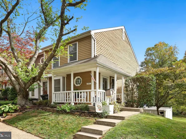 1651 Poplar Grove Dr, Reston, VA 20194