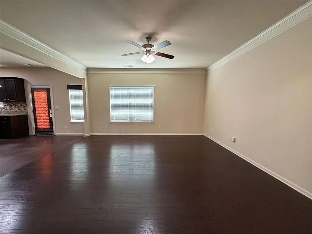 4 bed, 2.5 bath, 2102 sqft, $2,350 — Photo 4