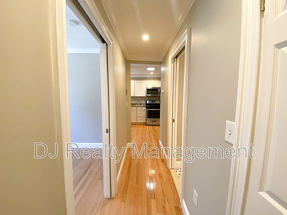 5th image of 466 Commercial St APT 3