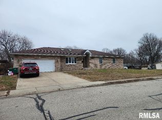22 Robinhood Ln, Springfield, IL 62704