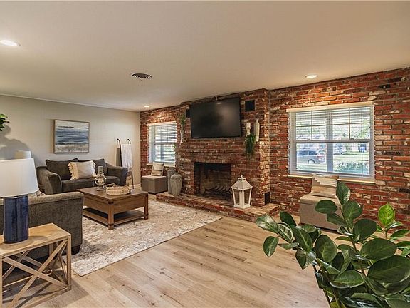 4th image of 2400 Granada Cir E