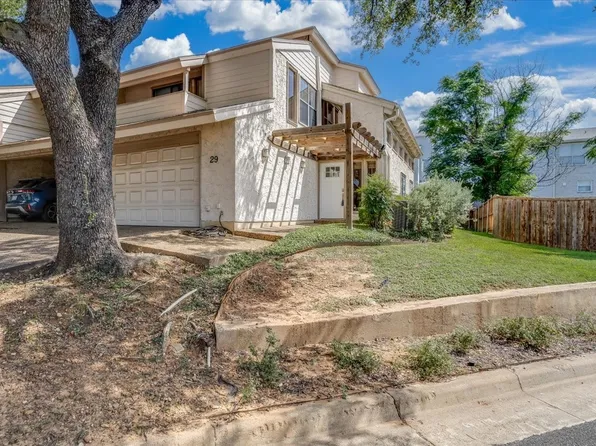29 Oakbrook Dr, Lewisville, TX 75057