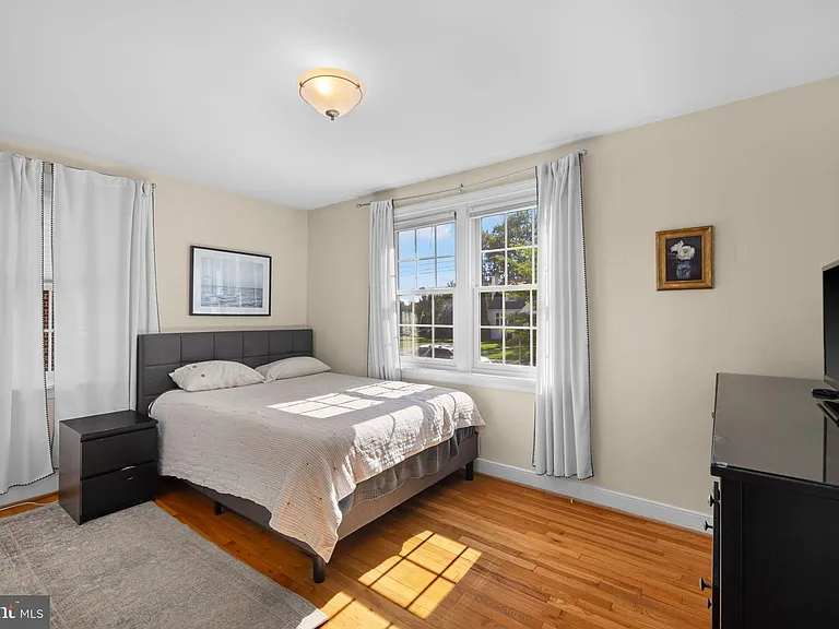 2929 Stuart Dr — Photo 11
