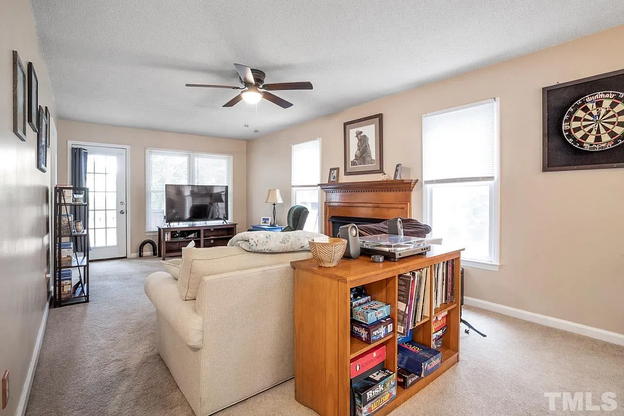 3 bed, 2.5 bath, 1488 sqft, $2,050 — Photo 4