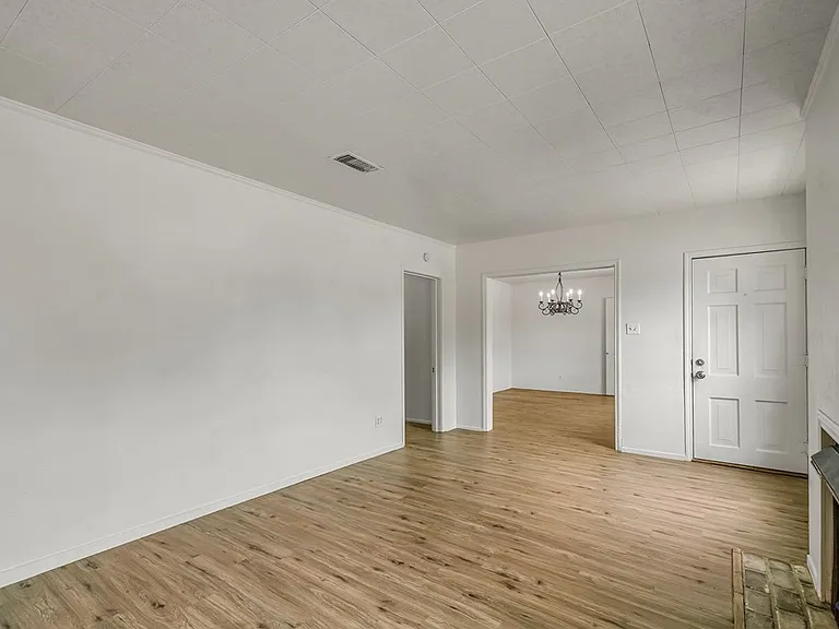 609 Storey Ave — Photo 7