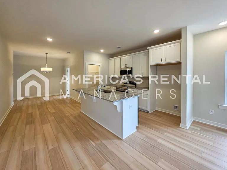 1017 Grand River Blvd W — Photo 14