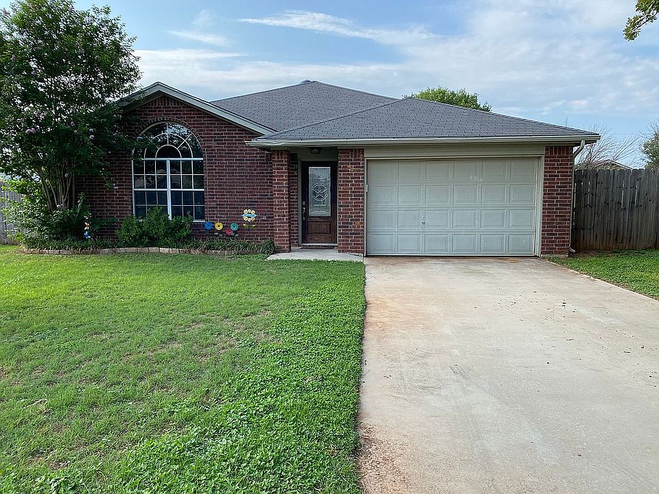 Cul de sac brick home