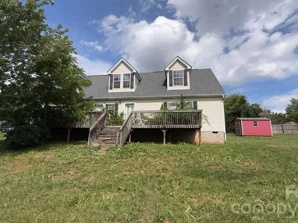 19 Honey Skipper Ln, Candler, NC 28715