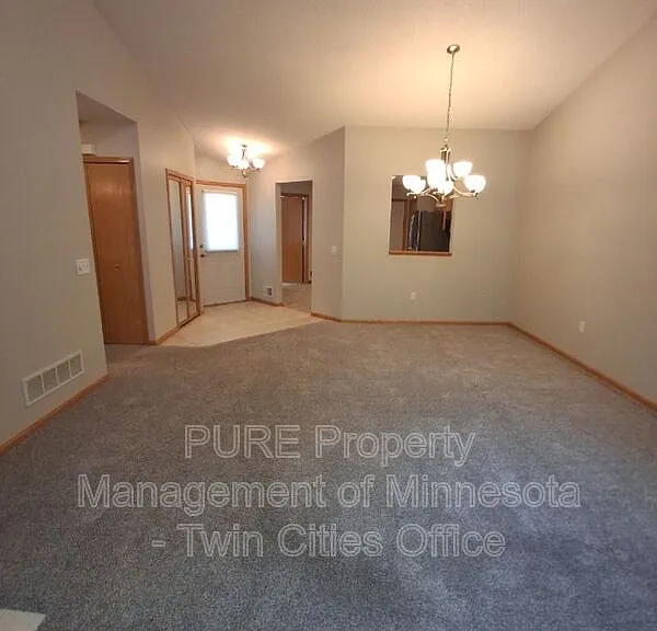612 Lake View Dr — Photo 3
