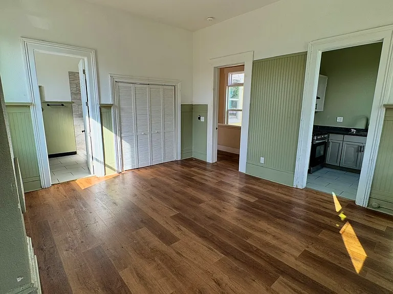 145 W Flora St #D — Photo 8