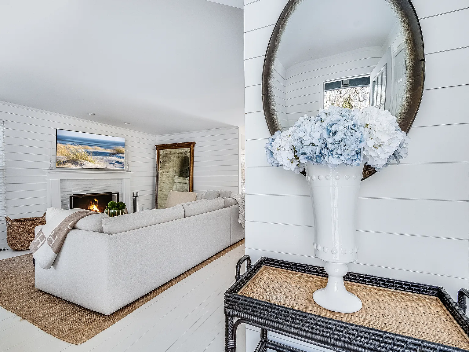 Chic Farmhouse Near Maidstone Beach — Photo 3