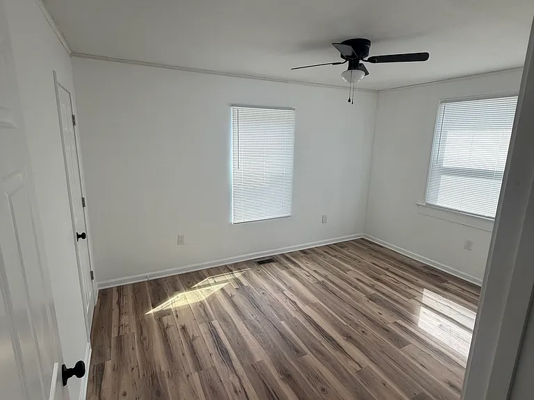 207 Sears St — Photo 6