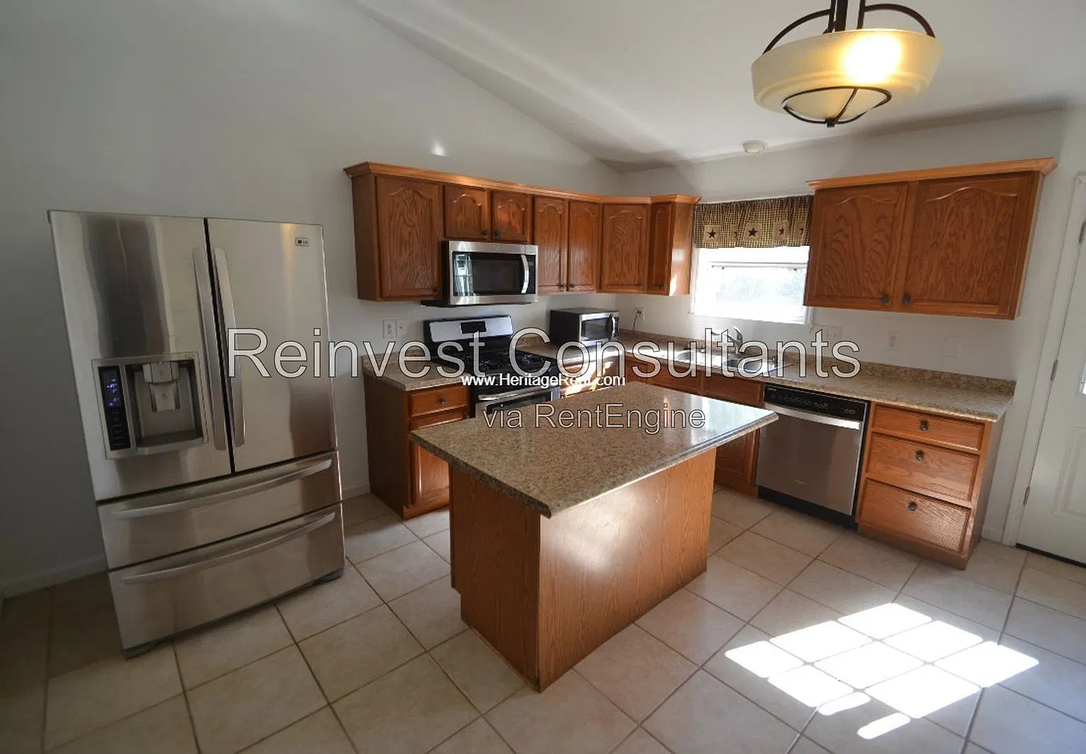 3 bed, 2.5 bath, 1106 sqft, $1,895 — Photo 3
