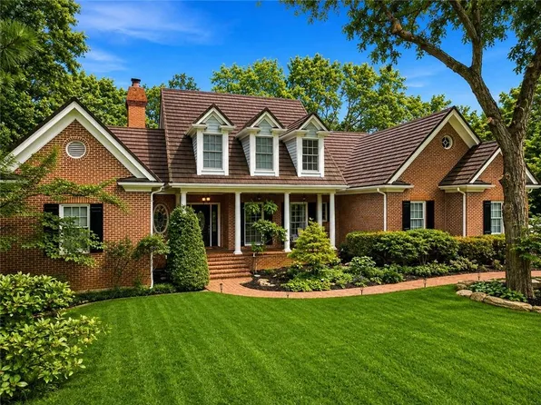 20 E Loch Lloyd Pkwy, Village Of Loch Lloyd, MO 64012
