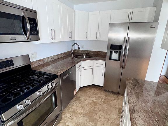 4th image of 285 Albourne Ave #2