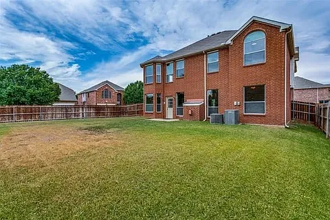 2700 Thorncreek Ln — Photo 4