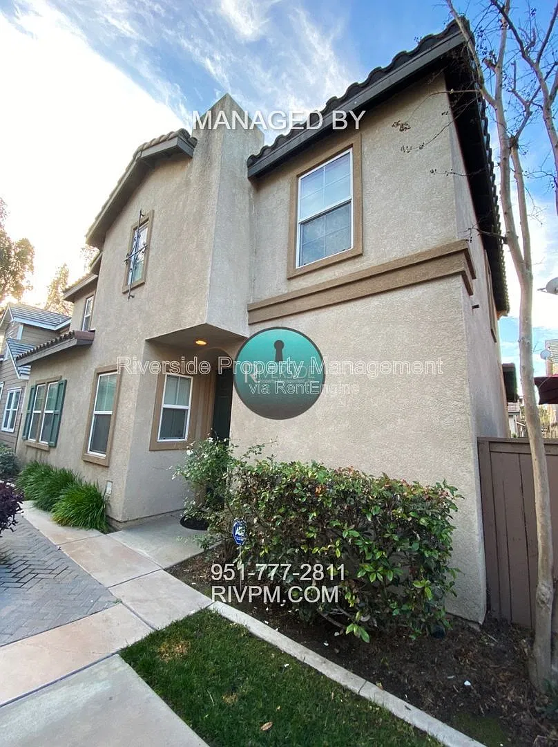 3 bed, 3.0 bath, 1660 sqft, $2,995 — Photo 2