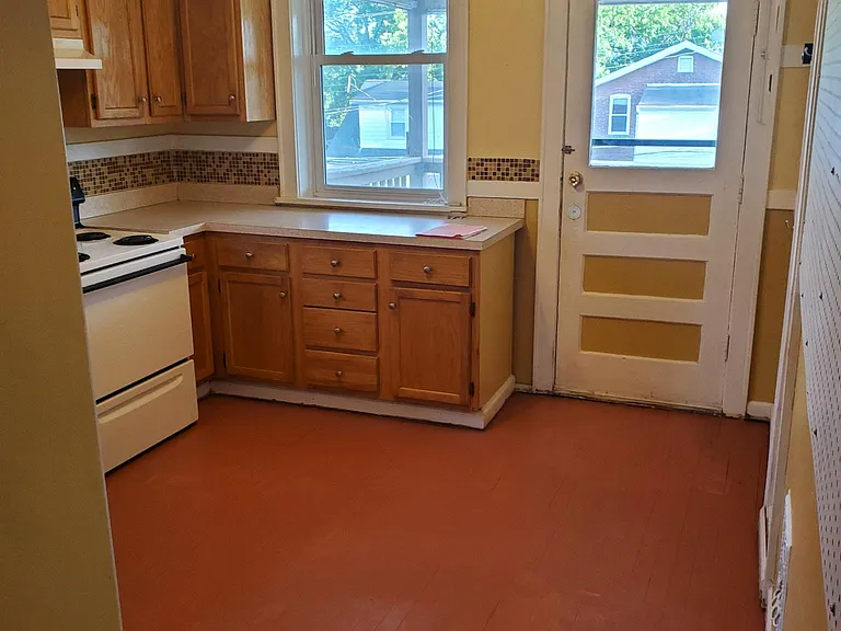 5038 Winona Ave — Photo 8