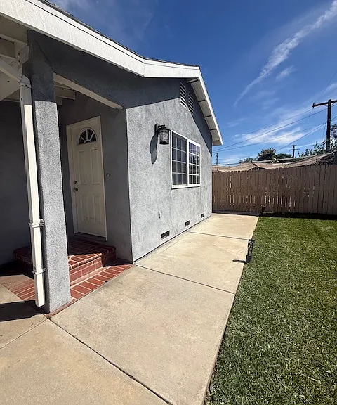 117 N Barbara Ave — Photo 2