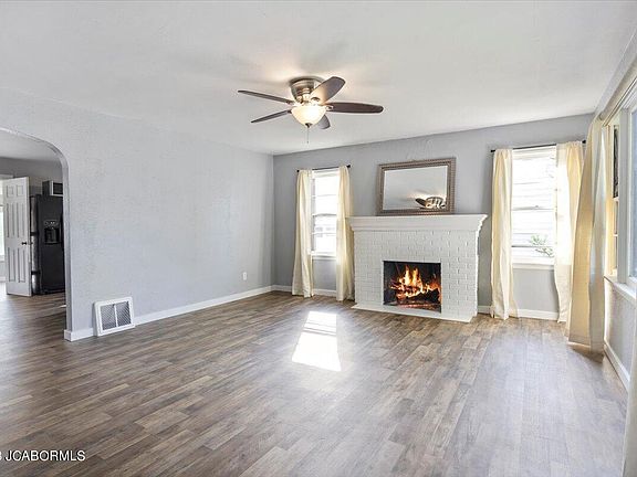 4th image of 1203 W Miller St