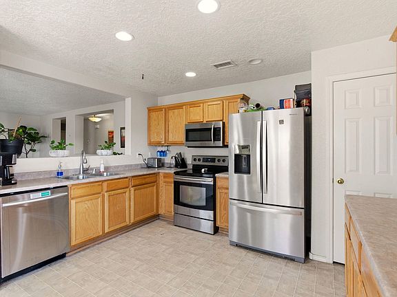 3rd image of 6636 Shiprock Dr NE