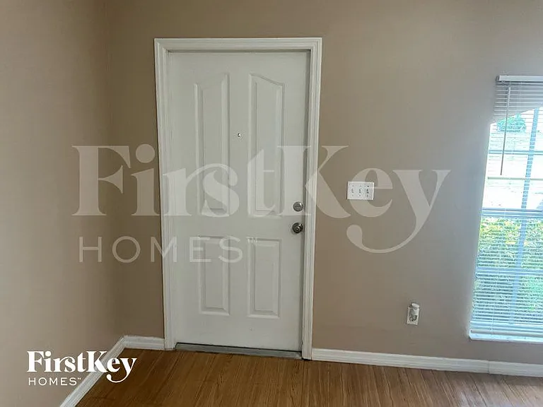 2108 NE 15th Pl — Photo 3