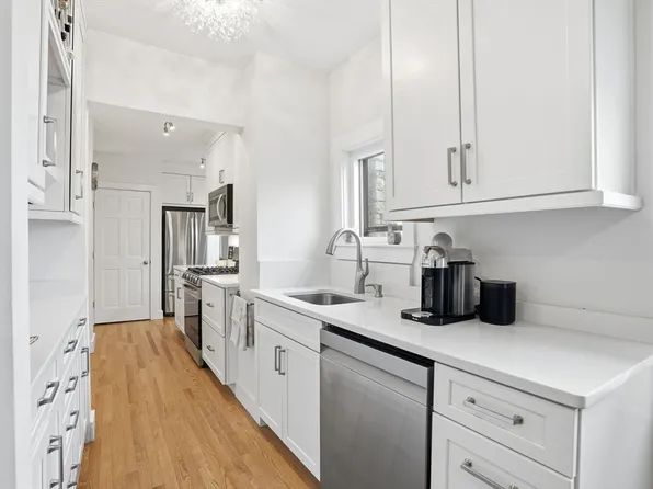 30 Diab Ln APT 8, Cohasset, MA 02025