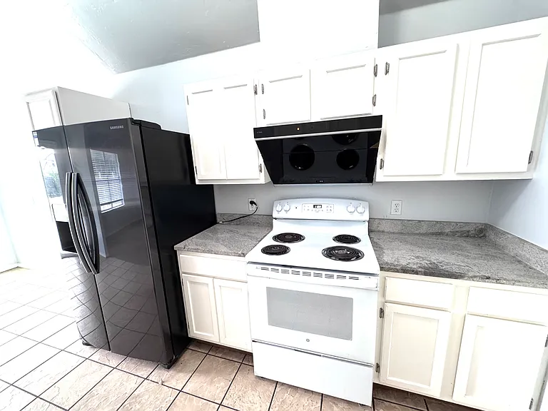 601 NW 114th St — Photo 4