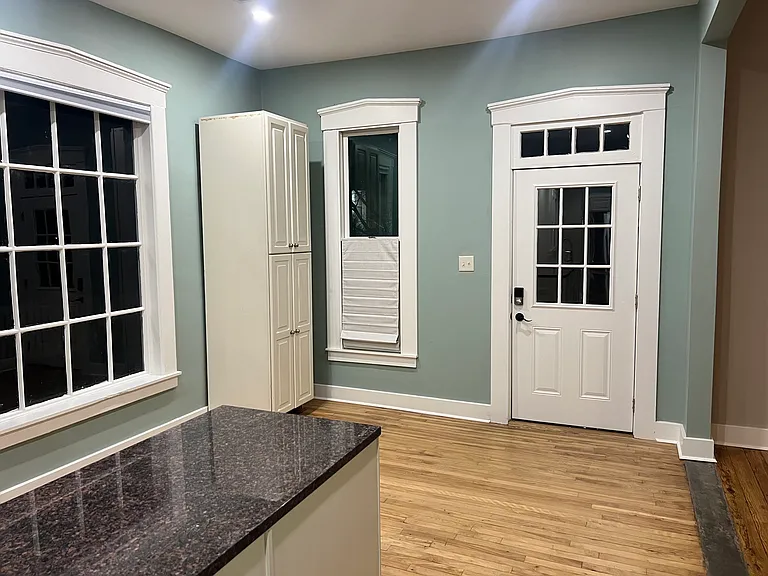 407 E High St — Photo 7