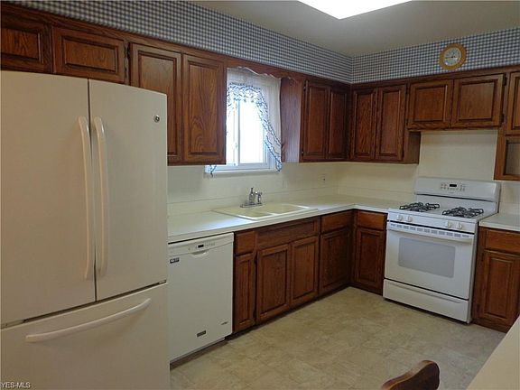5th image of 18041 Strongsville Blvd