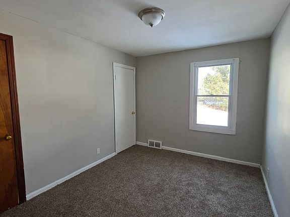 4th image of 844 E Dewey Ave
