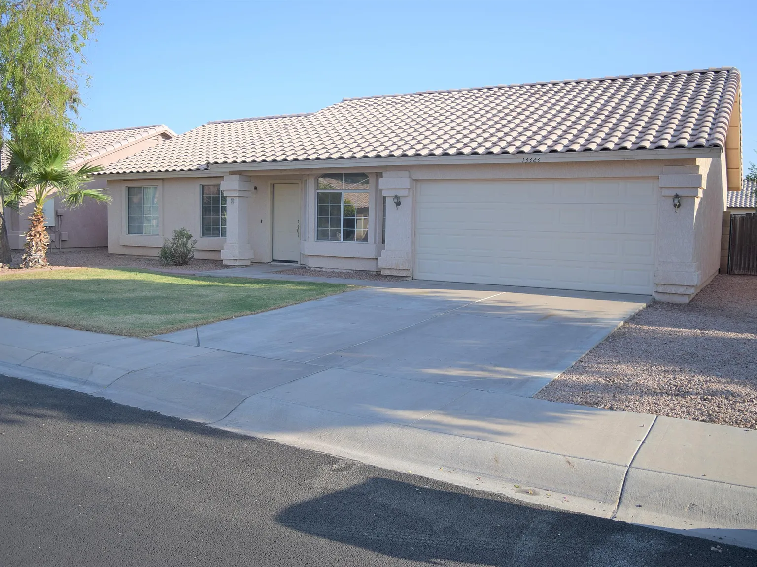 3 bed, 2.0 bath, 1396 sqft, $2,025 — Photo 3