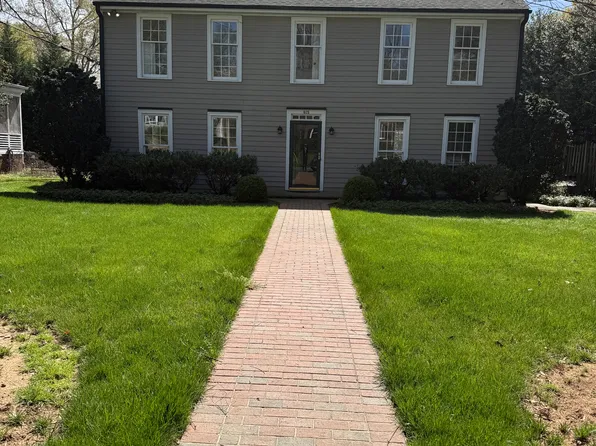 615 Chancery Pl, Greensboro, NC 27408