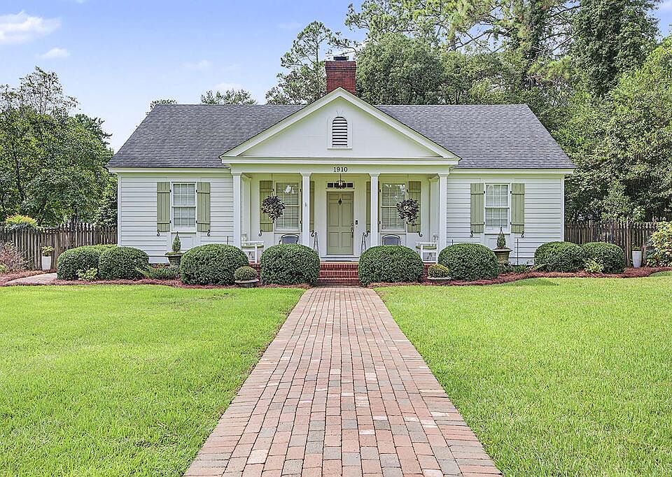 1st image of 1910 Pineknoll Ln