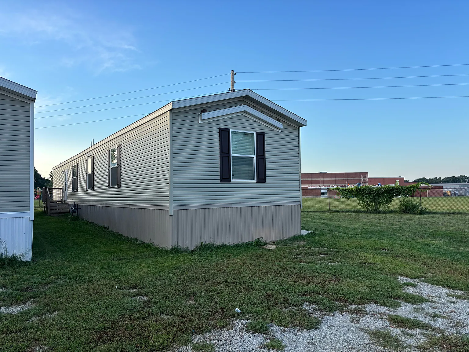 3 bed, $1,075 — Photo 2