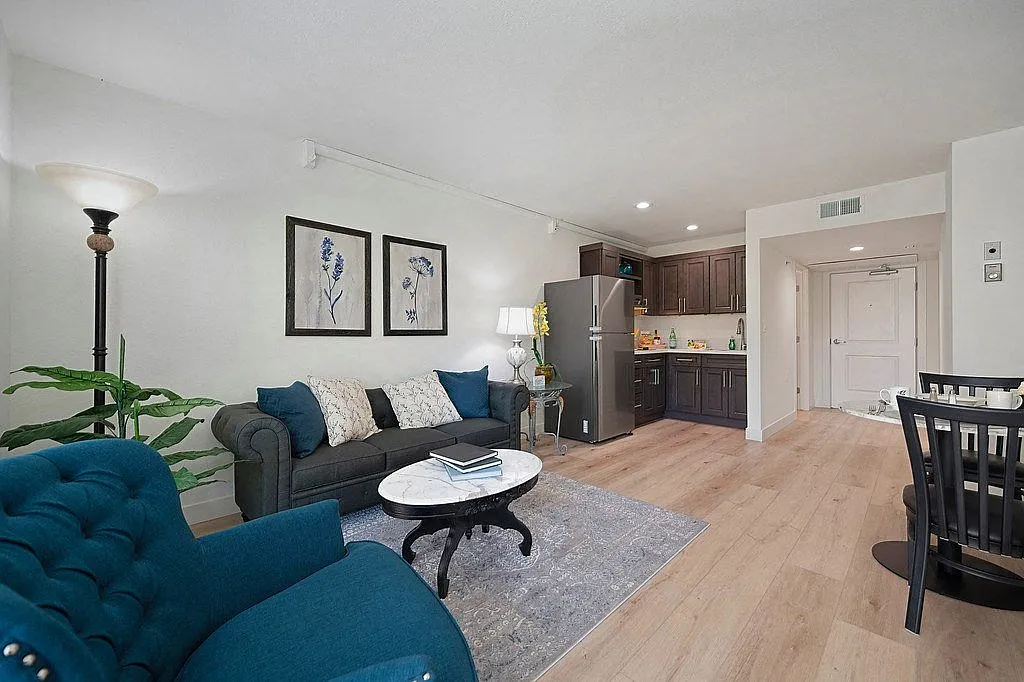 The Crest at Citrus Heights (55+) — Photo 4