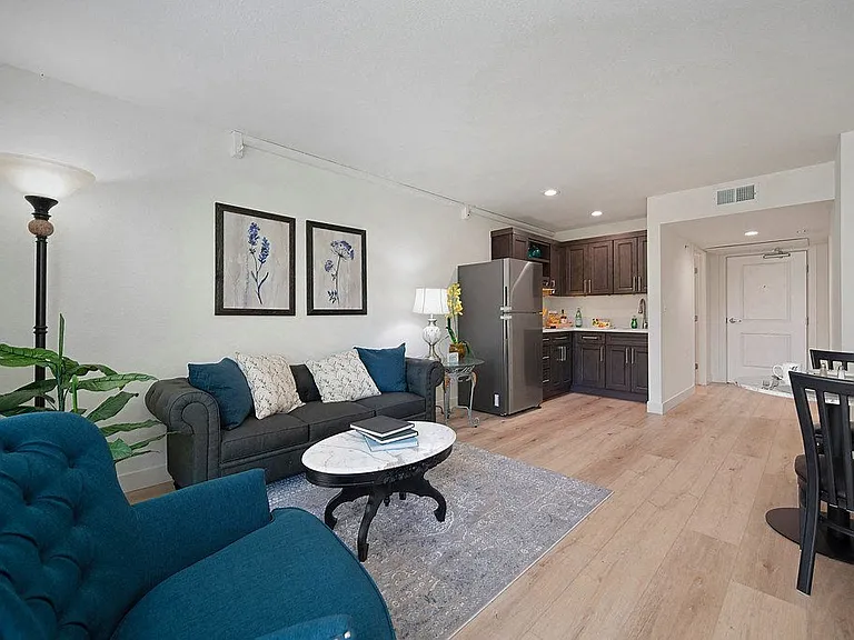 The Crest at Citrus Heights (55+) — Photo 4
