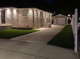 100 Manee Ave, Staten Island, NY