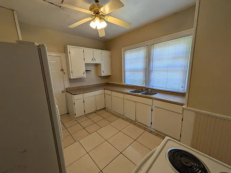 2229 Procter St — Photo 7