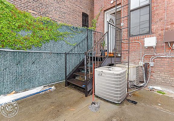 3rd image of 490 Kosciuszko St #8H