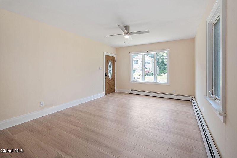 4th image of 5 Surrey Road