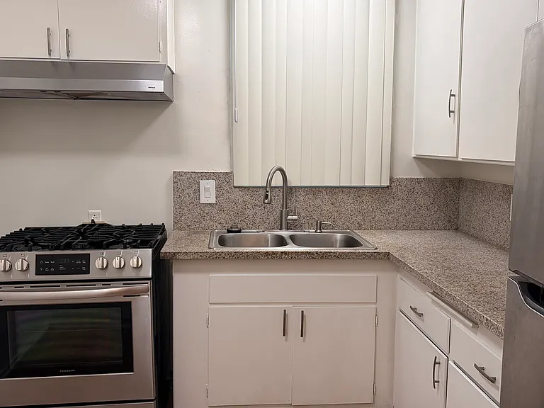 1443 Rexford Dr #4 — Photo 3
