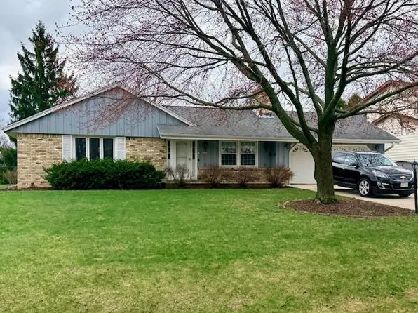 3580 S Loretta LANE, New Berlin, WI 53151