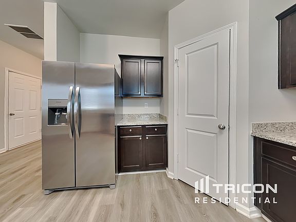 4th image of 2362 Clapton Ct