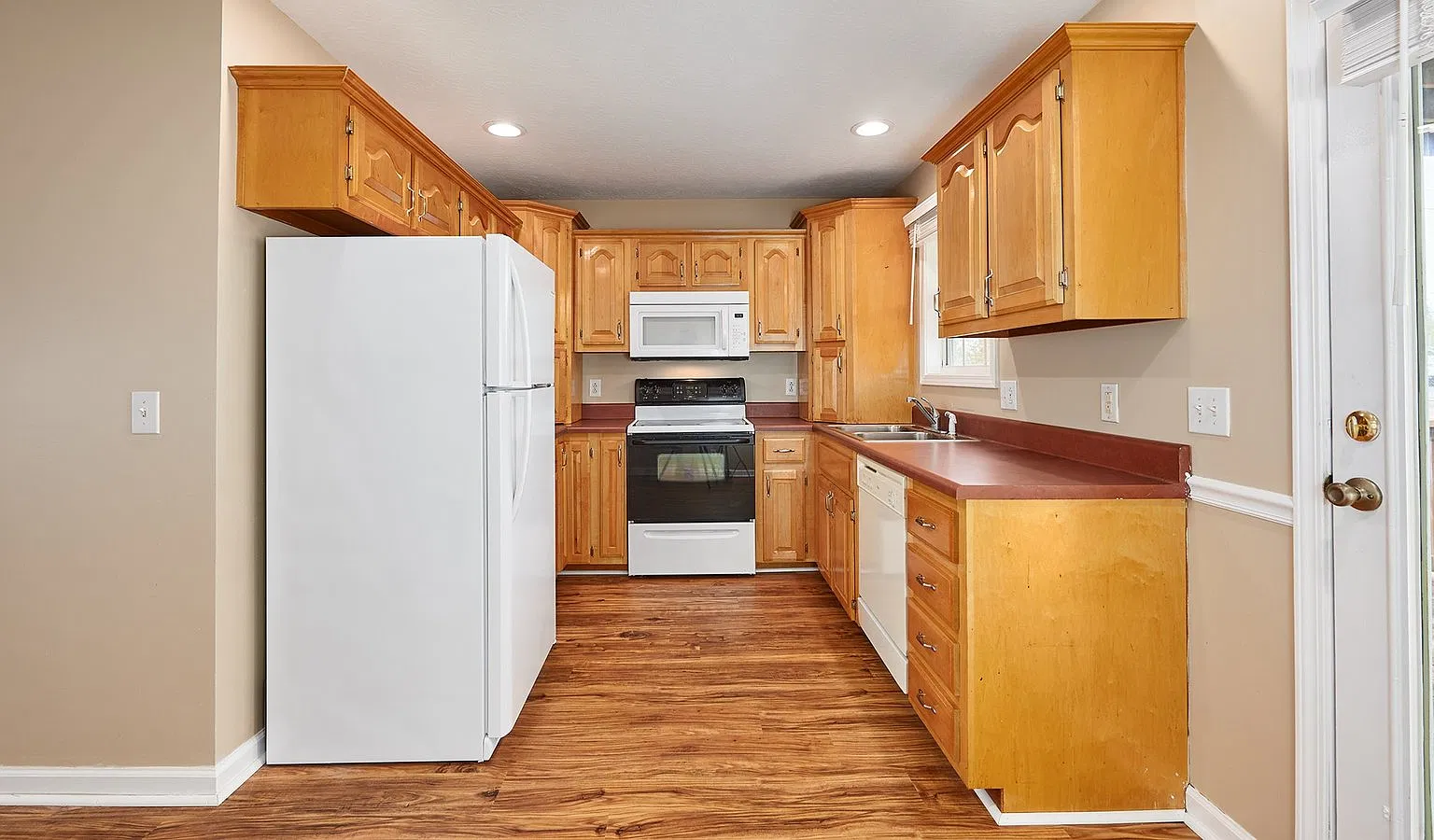 2 bed, 1.5 bath, 804 sqft, $1,350 — Photo 4