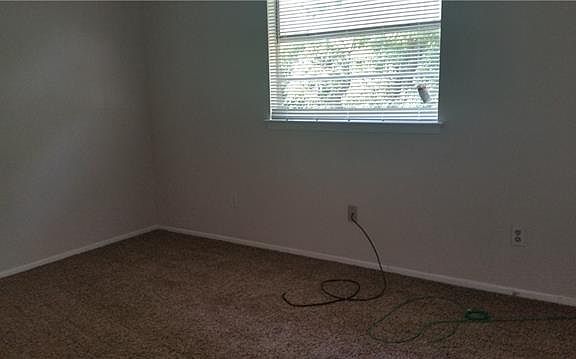 4th image of 1510 Waggoner Dr