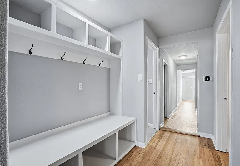 2933 S Hills Ave — Photo 18
