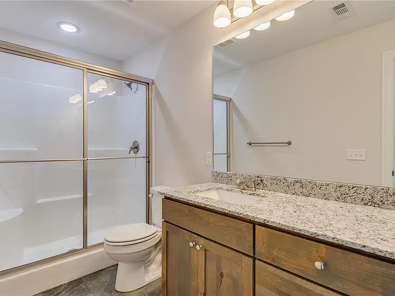 5427 Southwood Ave — Photo 8