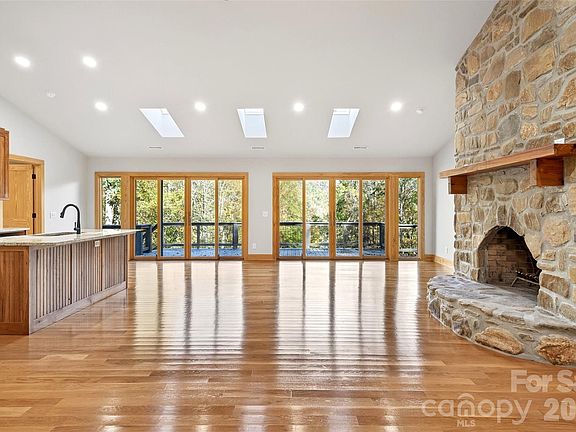 5th image of 575 Croft Way