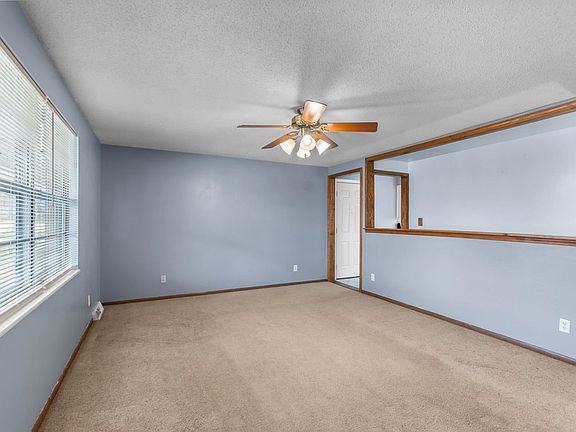 3rd image of 2415 Glenridge Dr